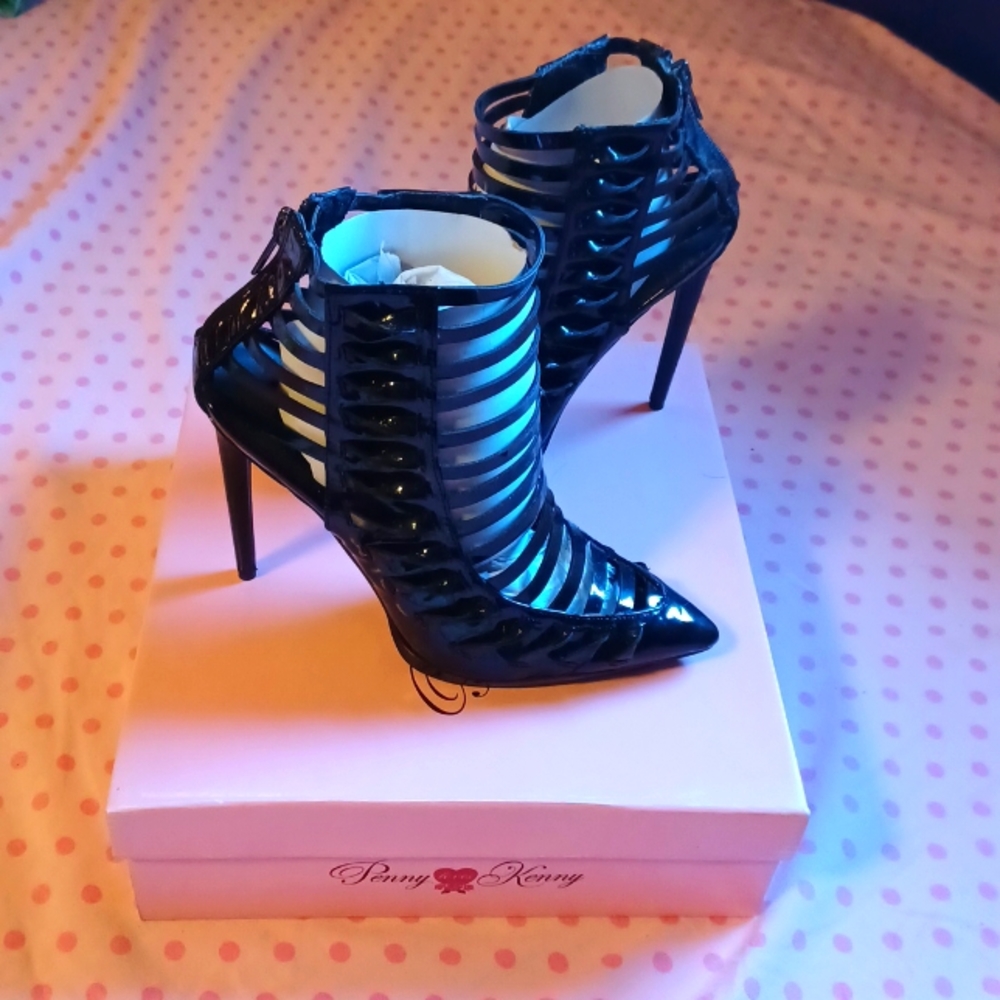 ⚫️ Black shoes ⚫️